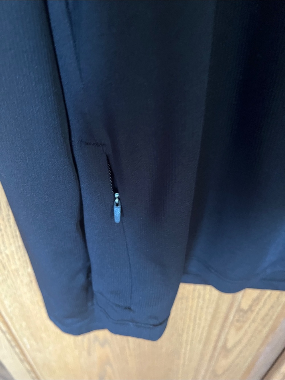 BUNDLE (2) Tek Gear long sleeve shirts. - Picture 3 of 5